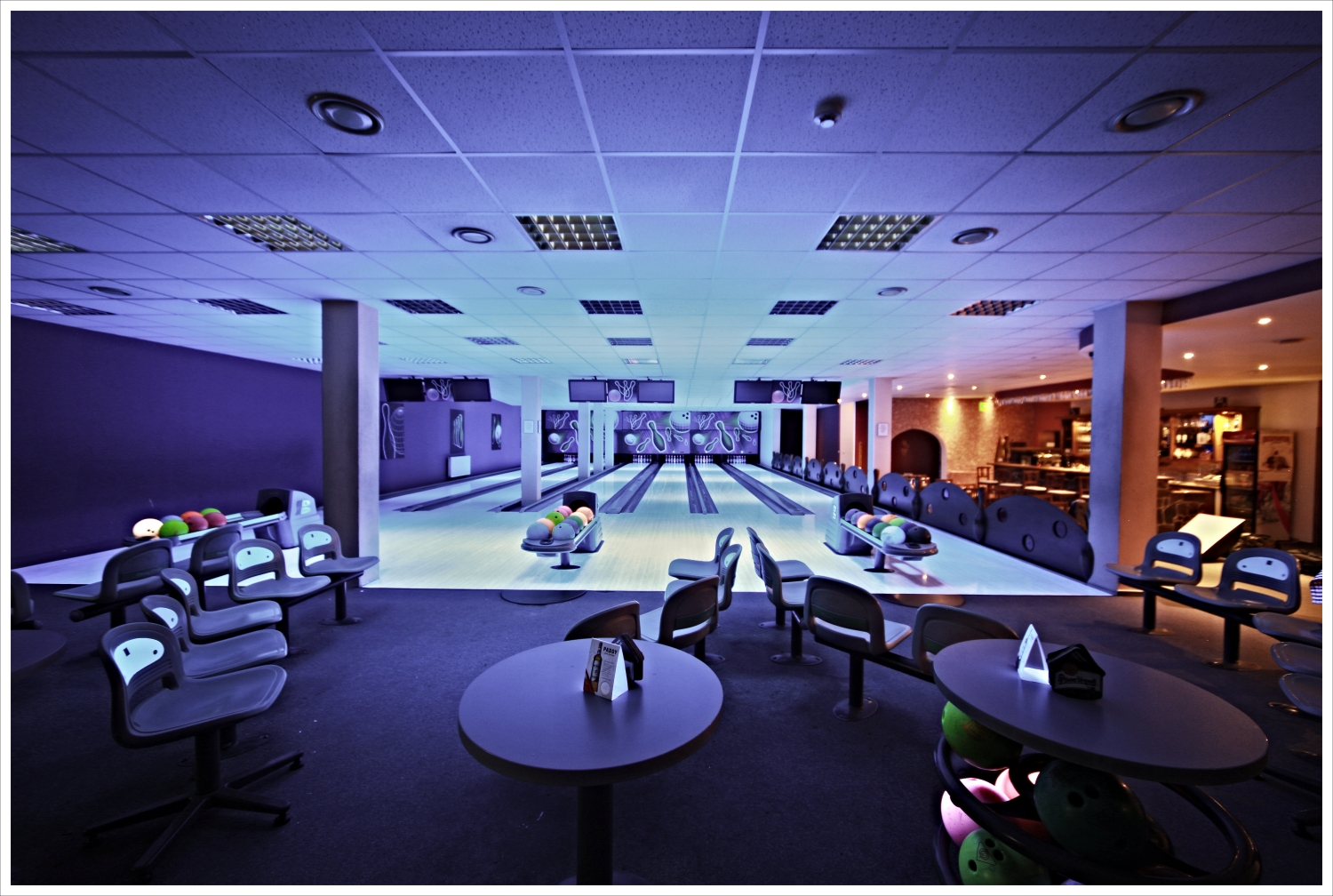 Zábava na bowlingu do noci